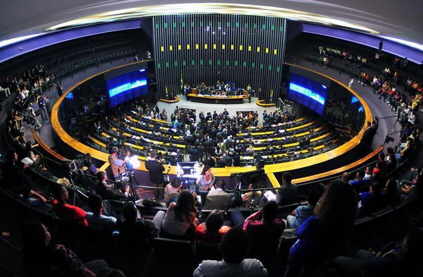 Deputados promovem ataques aos direitos do consumidor
