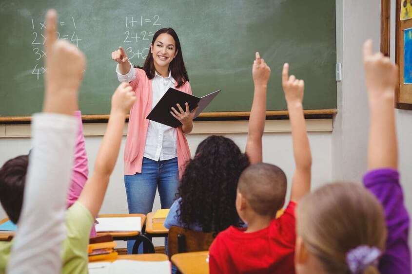 Lula sanciona piso salarial de R$ 5.130 para professores da educação básica e amplia proteção à categoria