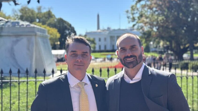Eduardo Bolsonaro afirma que “não haverá eleição em 2030” se Flávio não for eleito